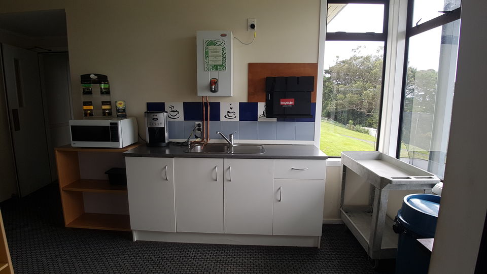The complimentary tea and coffee station in the foyer